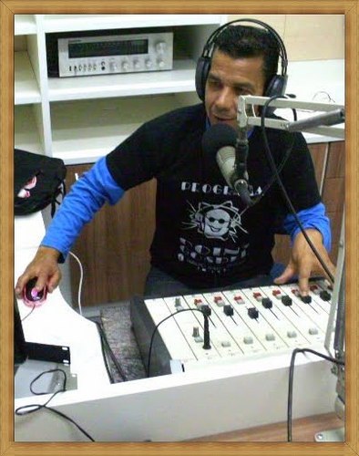 SOU CARLINHOS FERNANDES | MÚSICO & APRESENTADOR PROGRAMA POINTGOSPEL 107,5 FM | Contatos: (41) 3332-1075 ☎ ou SMS 9999-1075 | http://t.co/iDPQQNLT9v