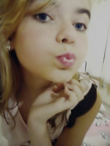 Loira oxigenada dos olhos azuis. :}