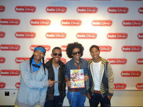 The official twitter for the cutest MB pics ;) we post the cutest pics of MB #TeamMindless