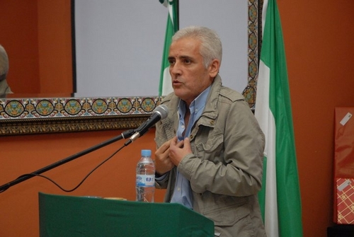 Maestro de nada aprendiz de todo, amante de la libertad individual y colectiva,  y sobre todo de los derechos humanos.