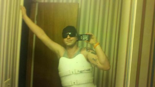im a sexy tattooed up copenhagen dippin country boy that likes to party and have a good time if u want to no more just follow or tweet me i follow back 100%