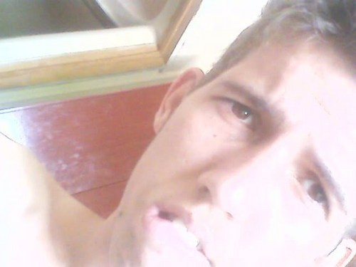 Naum me descrevo pois quem se descreve é limitado...