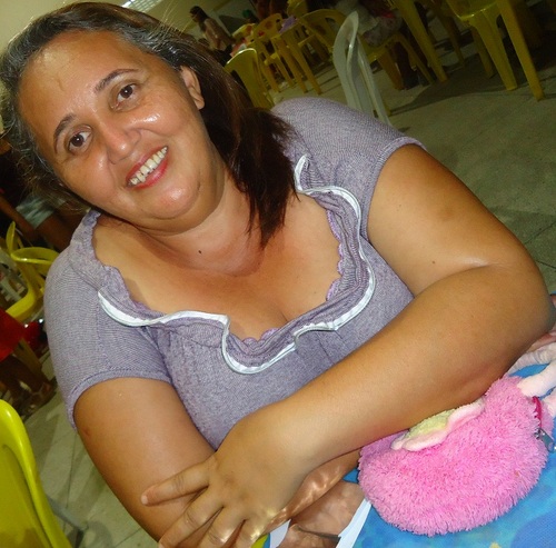 Mãe da @BrendaCarlos , tia coruja do Gui. No mais, uma pessoa feliz ;)