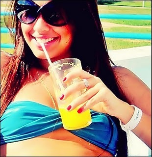 Gente me segue ? eu sigo de volta . Beijo :D
Meu face http://t.co/Xv12xYduPG