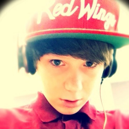 Funsized_Phibbs's profile picture. #RipNonie #Goons #Basketball #BePositive