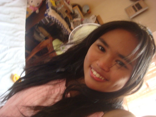 love cooking, music, reading.. and a certified Anime fanatic!! =')

  thats ME=')
       follow me and I'll surely follow you back :')