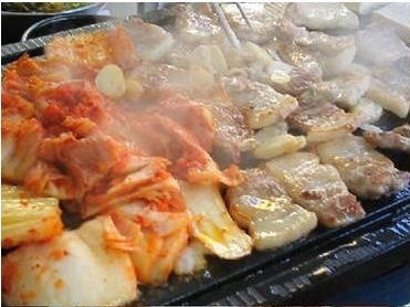 이봇은 맛있는 음식을 추천해주는 봇입니다^.^ 맛있는게 먹고싶은데 먹을께엄따!! 그러면 문의 ㄱㄱ! 이계정은 두명이서 쓴답니당~.~