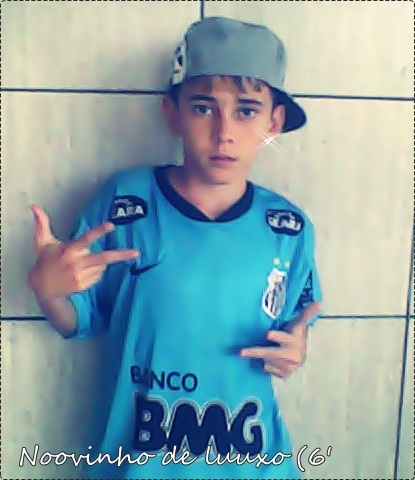 Amo futebol, pizza e praia. Não necessariamente nesta ordem. Pai e professor.