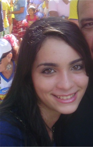 pensa numa pessoa ciumenta, dramática, estranha, ás vezes chata, teimosa, difícil de entender, feliz e infeliz. pensou? então, sou eu.