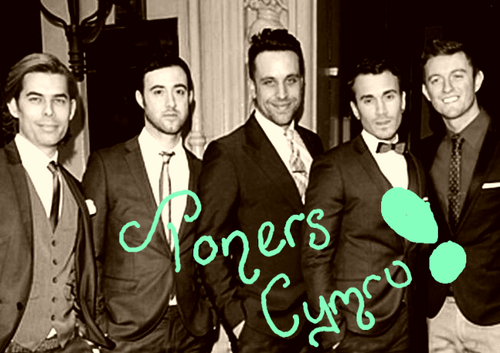 Mae clwb ffan ar gyfer y @the_overtones A fan club for @the_overtones... CWTCHES MAWR. BIG HUGS