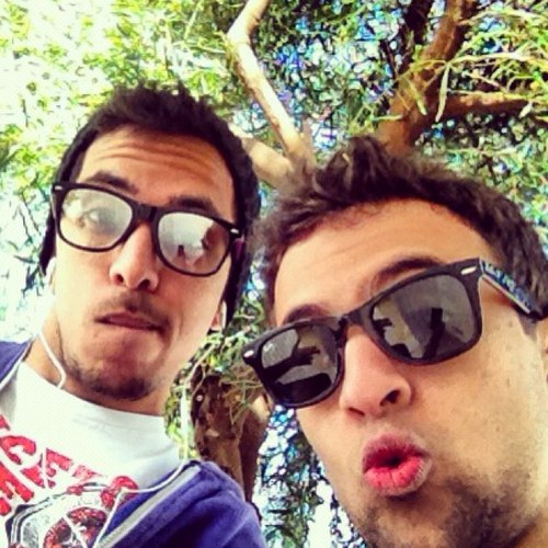 Flying_Waves's profile picture. Flying Waves est un groupe composé de Amin Abdellaoui @AAmin41 et de Hedi Djemoui @HediDjemoui
Ils promettent un son Pop-Punk Rock à la Sum 41, MCR etc !