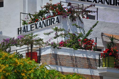 Gay Friendly hotel with comfy rooms in sunny beautiful Sitges close to all the great beaches, wonderful restaurants and fun nightlife!