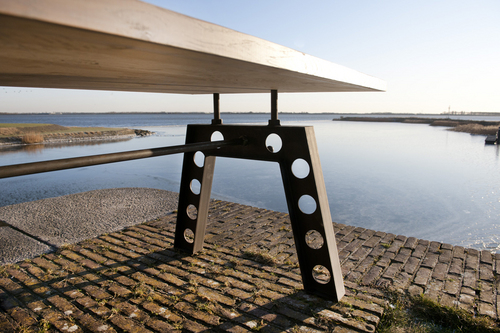 SturdyL's profile picture. Sturdy-Legs: made in Holland. Robuuste tafels van staal gecombineerd met hout ontworpen door Mark Waterman.