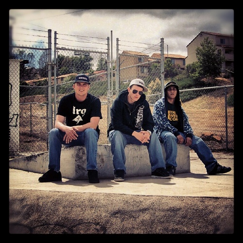 Indie hip hop group from Lakeside, San Diego CA. - http://t.co/psONxE5zRm