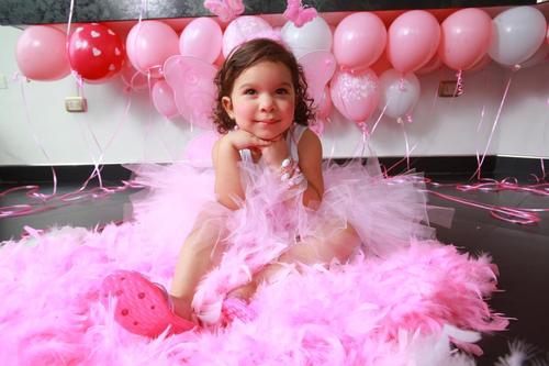 Nuevo Concepto en fiestas infantiles y juveniles! Recreamos un espacio mágico y divertido donde serán mimadas con todos los toques de belleza y glamour!!!