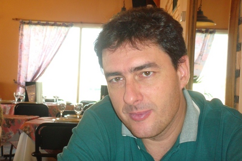 Periodista. Conductor de programas de radio y TV. Relator deportivo, mi gran pasión. Redactor en portales digitales de noticias. Director de La Red Pampeana.