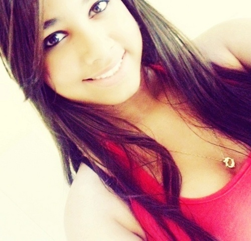 ♌Apenas uma garota cheia de sonhos e eternamente fiel ao meu bom DEUS.Aquela que mesmo diante de todas as dificuldades,encontra motivos pra sorrir.