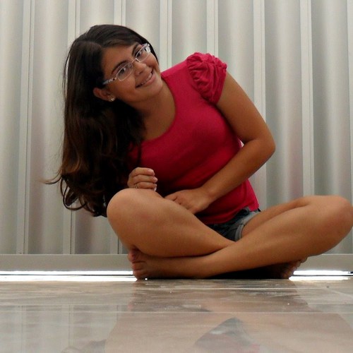 Sou ciumenta, possessiva, boba, insegura, romântica, chorona, mandona, orgulhosa, irônica, sonhadora, exagerada e dramática. gostou? ੴ