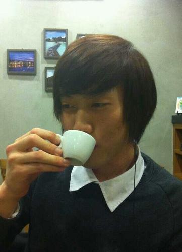올해 개나이로 세살인 김택입니다