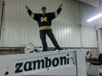 I drive Zamboni and play hockey at Eagles Ice-A-Rena. Support your local Zamboni driver! https://t.co/ptZLQcraCi