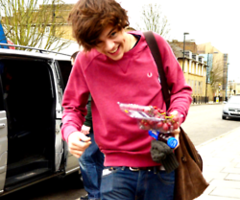 YOUR AMAZAYN! YES YOU! NEVER FORGET THAT OK NOW TEST OUT MA FOLLOW BUTTON!;) 1/7th of #FlashingToothBrushGang:)