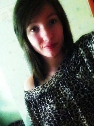 Follow me on instagram Kizzylovesyou