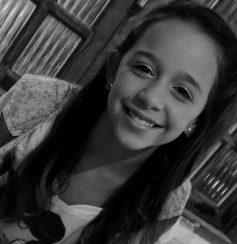 Amoo rebelde e tenho muuuitos FC deleesSou legal,simpatica,adooooro fazer novas amizades,e amo demais aas minha amigas s2s2s2