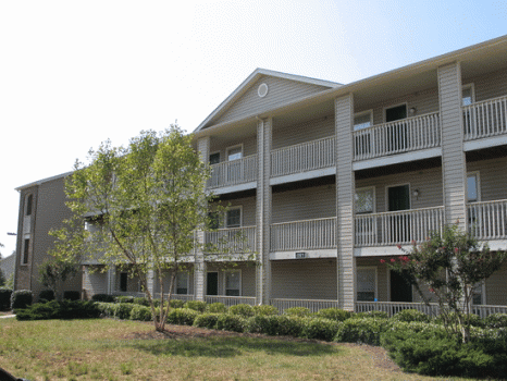 150 West Apartments offers you lake convenience at an affordable price! Located 1mi. from Lake Norman & conveniently located to fine dining, shopping & more.