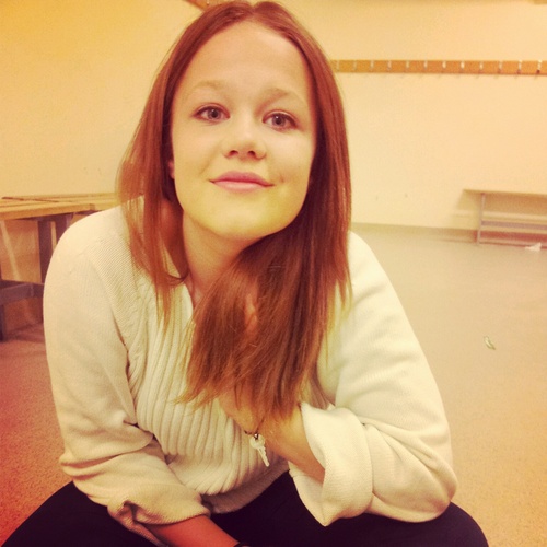 13, from Sweden.  I love Harry Styles, a true directioner! Glee is the best. Follow me if you like my tweets, mabey i follow back!