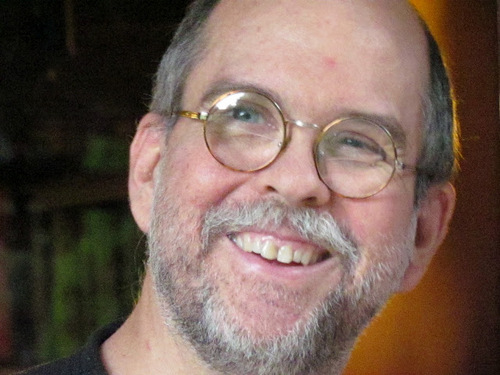 Translator, pianist, singer. Born in Costa Rica, studied in Germany, lives in Southwest France