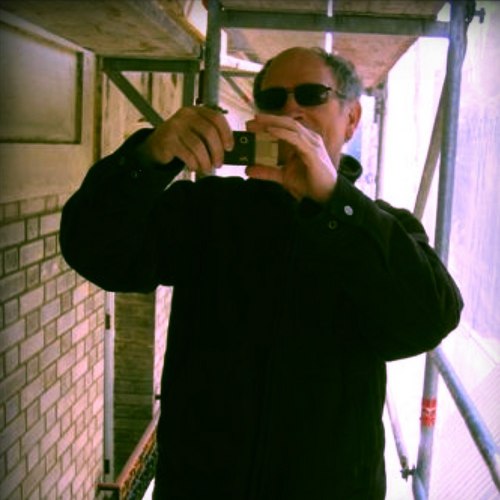 OlivierEsmein's profile picture. Derrière l'image, il y a l'écran...