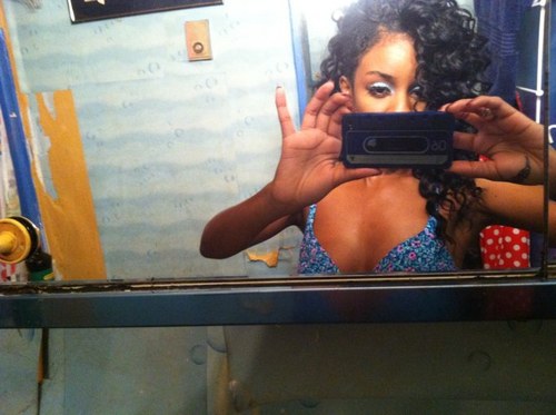 bellesbassment's profile picture. waddupdoe.