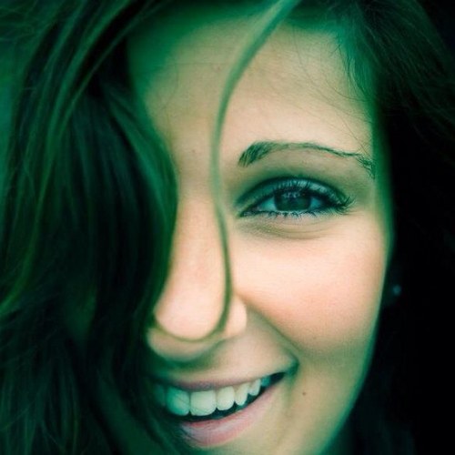 Milanodc's profile picture. Due cose ci salvano nella vita: amare e ridere. se ne avete una va bene. se le avete tutte e due siete invincibili