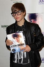 My idol is @justinbieber I love him 3 3 !!!
My other twitter me @ BelieberMAOB jakearon this! but I'm the same