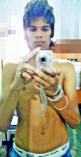 • Se quer mesmo ser feliz , vai ter que aprender a ignorar muita coisa. ∿ '    ∞