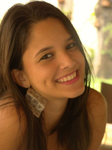Hobby: Escrever!! ♥ Amo um cinema, teatro, tudo que me faça lembrar bons momentos e boas histórias!!
