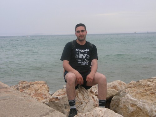 I am a single 29 male and live in Damascus Syria, I work as an IT Specialist and looking for better and good life