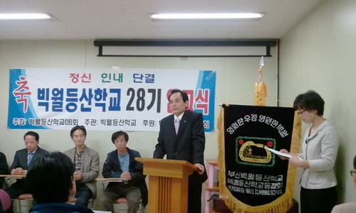 세윌이가는 속에 나를 바라보니 이것이 세상은 살아보야아안다.나를찾아가는 나가되자.건강은자신이 찾아야사는것운동하자.