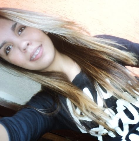 17 anos, virgiana, carinhosa, chata quando e preciso, apaixonada por melissas, por minha familia e meu namorado (: