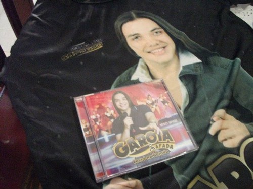 Olhos verdes, cabelos compridos, simpatia, humildade e uma voz extraordinariamente linda são as principais características desse 'rei da farra' @WesleySafadao ♥