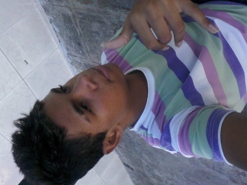 Sou Samuel tenho 15 anos sou muito bonito e muito amoroso