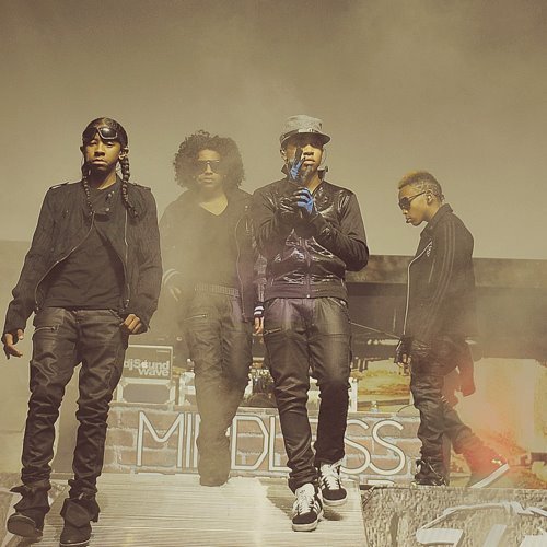 Amamos a @MindlessBhavior. Nos desespera que hablen inglés.  //  #TeamMindless hasta la muerte(: ¿Nos apoyas? Entonces ¡Siguenos! :D