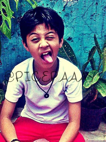 Aldha Dwi Putri :)) itu namaku , 24 - 9 - 2000 :) itu tanggal lahirku I S L A M itu agamaku =)) mari berteman =))