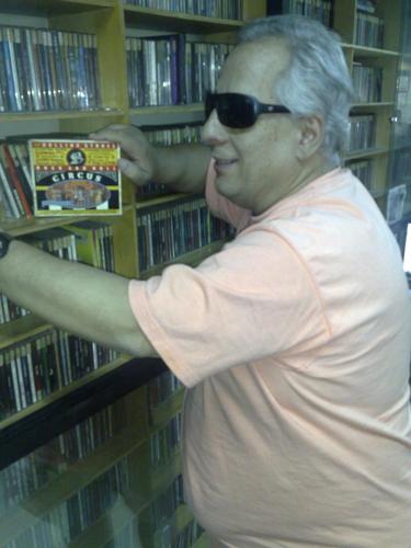 michioliva's profile picture. Cuenta oficial del Guru Michi Oliva, que se encarga de la Programación Musical en la @rockandpoppy. Seguile!