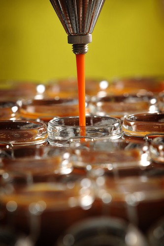 Artisan, je fabrique de la créme de caramel beurre salé nature et décliné d'une dizaine d'arômes.