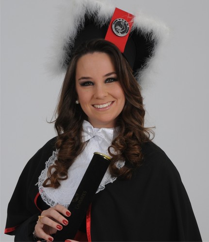 Publicitária, empresária, dona de casa, mãe, esposa, filha, irmã, amiga...