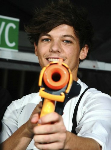 1Dthebest45's profile picture. be true to how you are !! follow me I well follow back just ask :)a dirctioner that love HARRY,ZAYN,NIALL,LIAM,LOUIS .. xx
Louis half sis follows :D.Xx