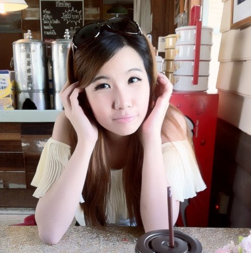 White2Bright's profile picture. 