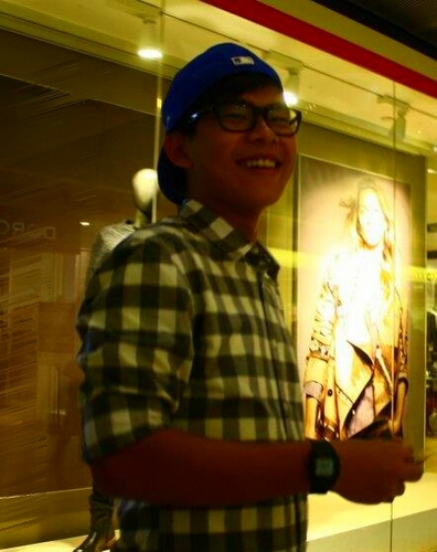 Shunzheng's profile picture. lifes a rollercoaster. u scream or u enjoy it. u choose