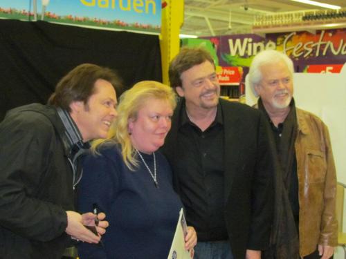 julie777777's profile picture. 